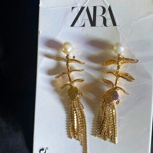NEW ZARA REAL PEARLS ,GOLD PETALS, W/CRYSTAL TASSELS POST DROP EARRINGS STUNNING